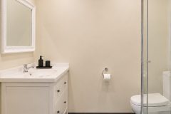 Studio-Bathroom